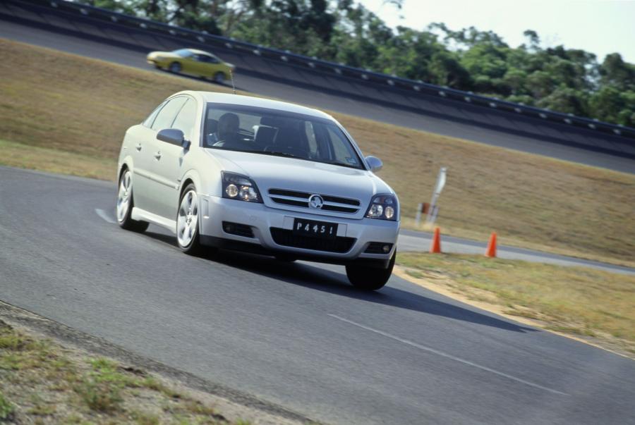  Holden Vectra 2004 года  (фото 16 из 26)